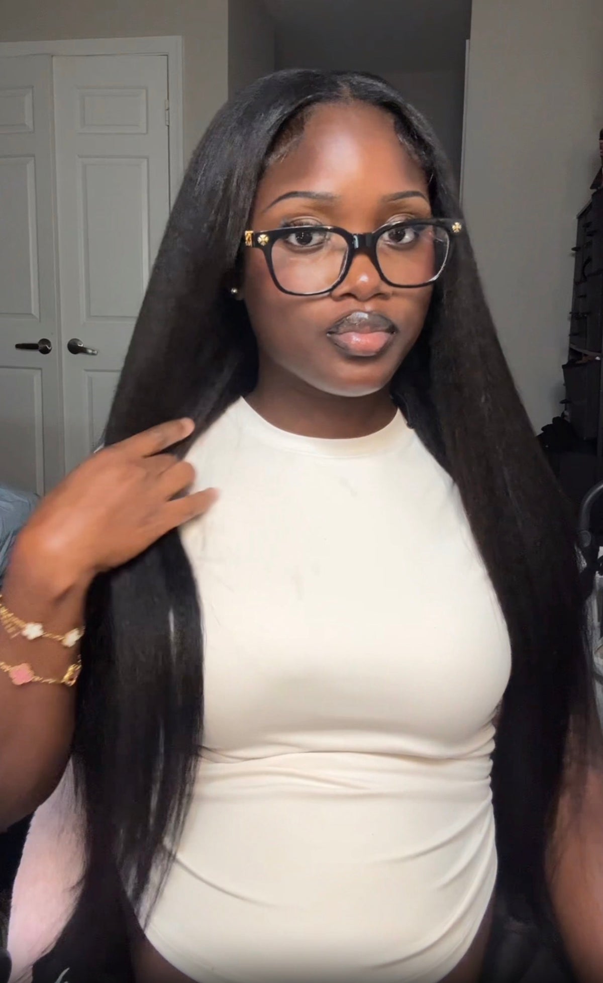 V Part 26” Kinky Straight 180% Density